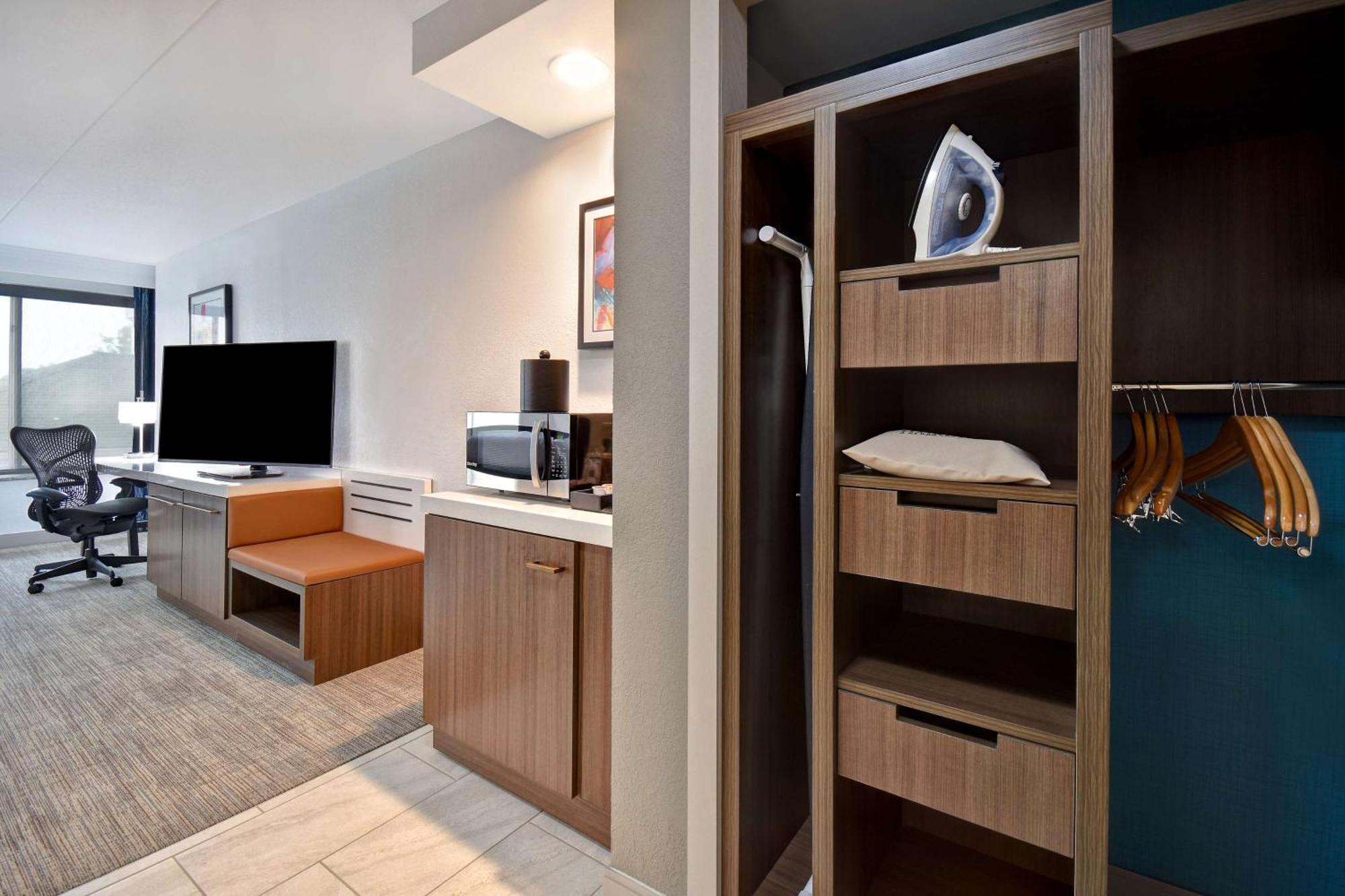 Hotel Hilton Garden Detroit Metro Airport 3*